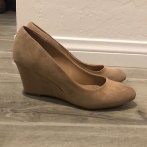 Nude wedge pumps